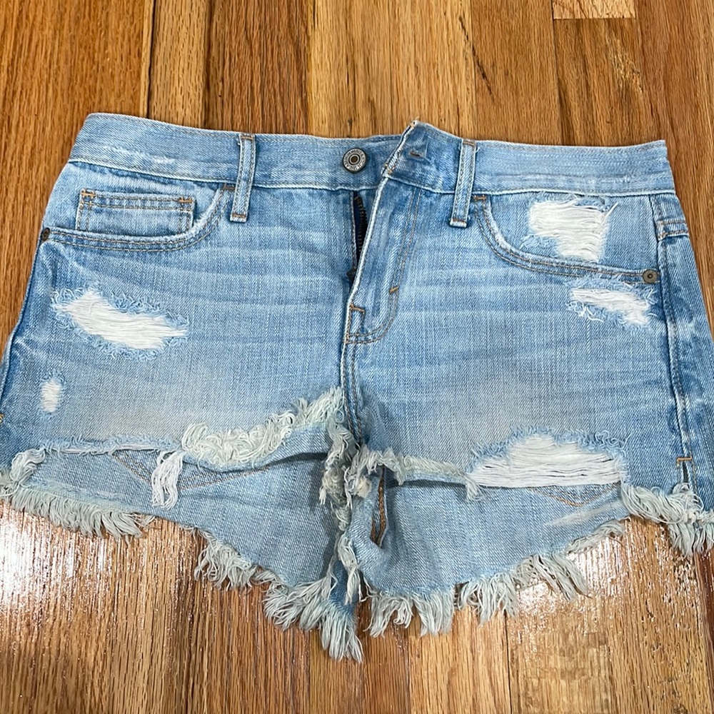 Brand New Never Worn Abercrombie & Fitch Shorts. Size US 2 / w 26.